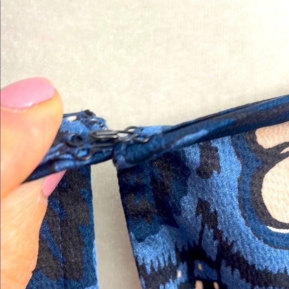 Ted Baker Floral Blue & Pink Blouse Long Sleeve Ruching On Cuff Key Hole Size XL - Picture 4 of 11